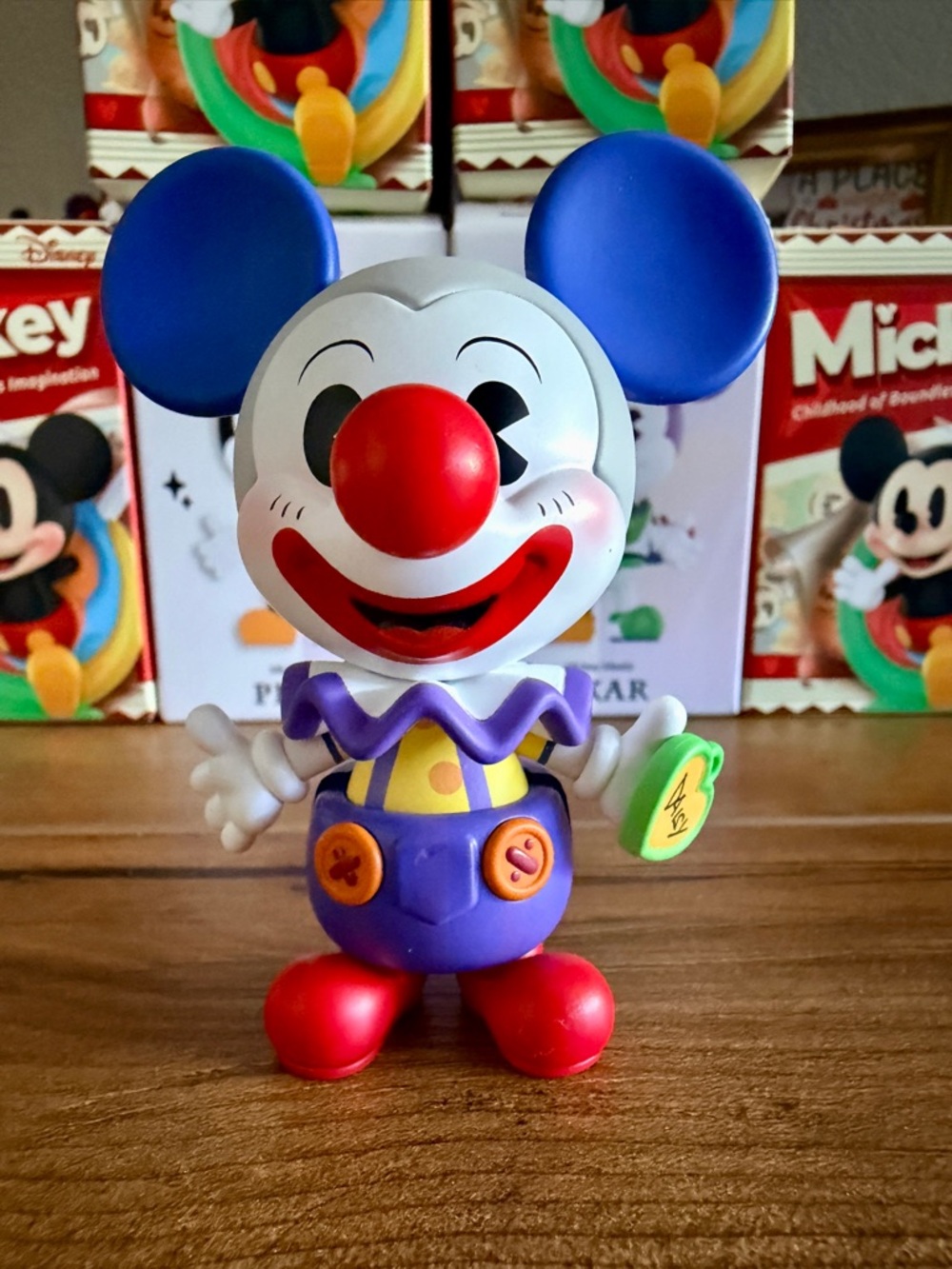 Pop Mart Disney Mickey Meets Pixar - Chuckles - Picture 2 of 9